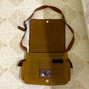 Authentic vintage fossil crossbody unisex bag.